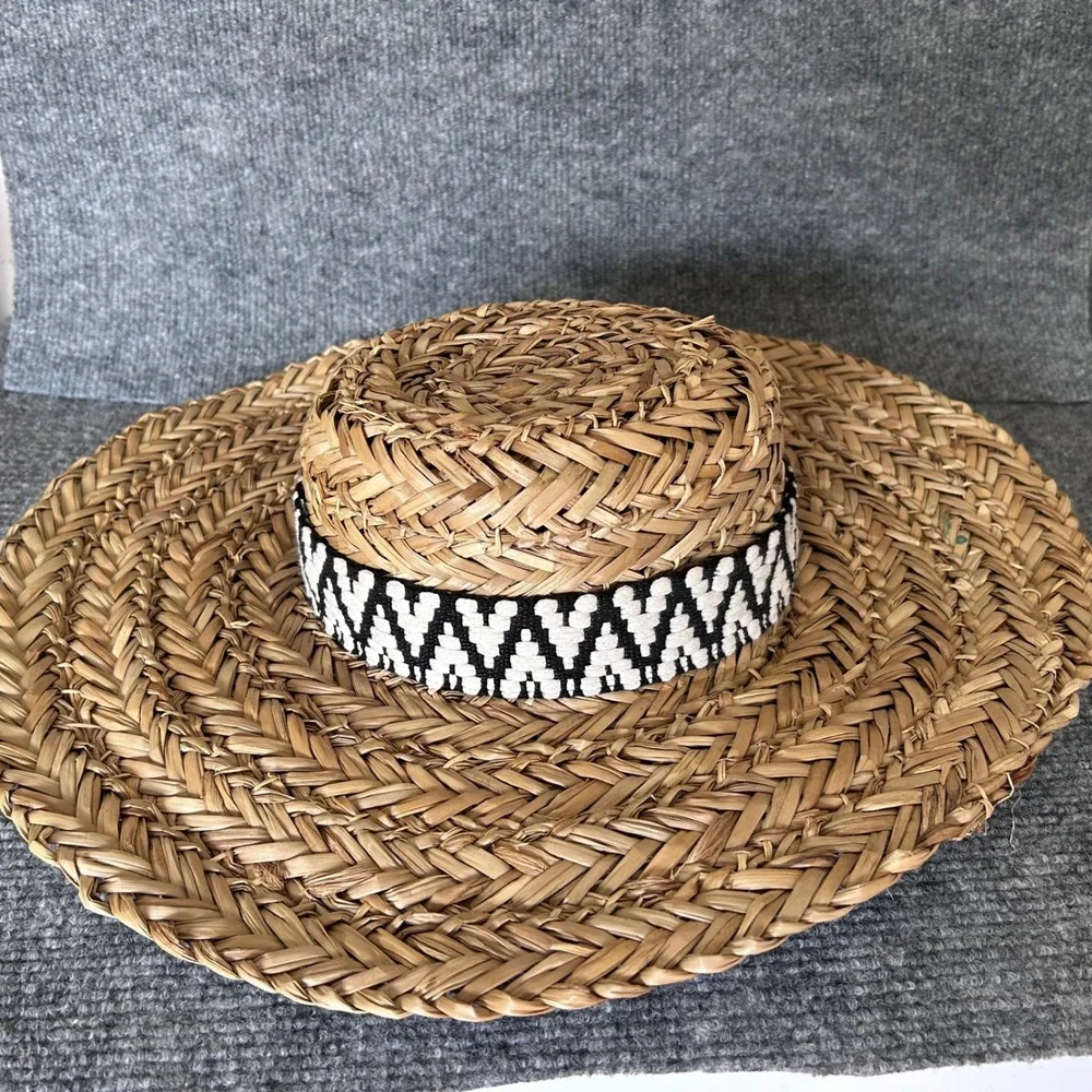 Universal Thread Straw Boater Sun Hat Tan Natural Fiber Geometric Band Q4/20